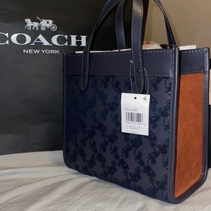 Coach Field Tote 22 With Horse And Carriage
